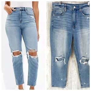 NEW! AE MOM JEANS SHORT Length Distressed Size 8